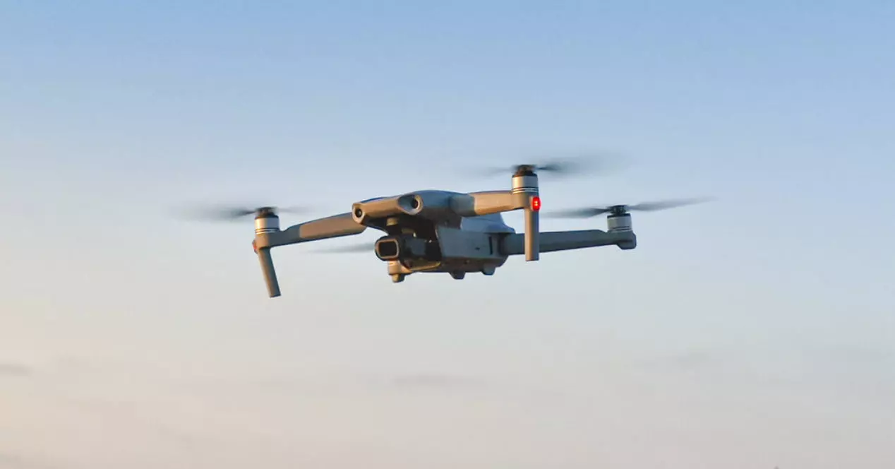 Un quadcopter de DJI ayudó a destruir una cocina, personal y un tanque de las tropas rusas Un quadcopter de DJI ayudó a destruir una cocina, personal y un tanque de las tropas rusas