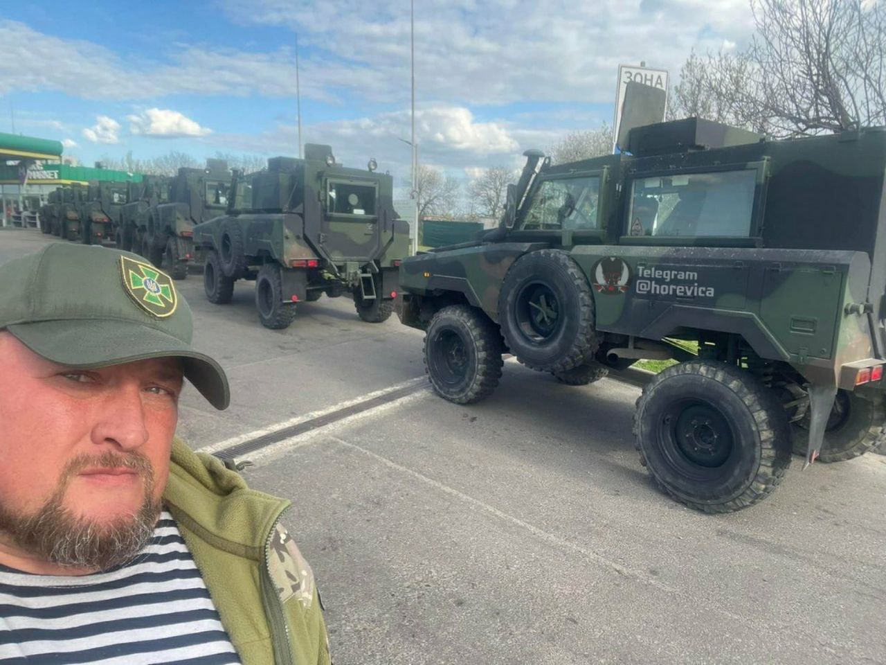 Los vehículos blindados británicos Alvis 4 con protección contra minas llegaron a Ucrania