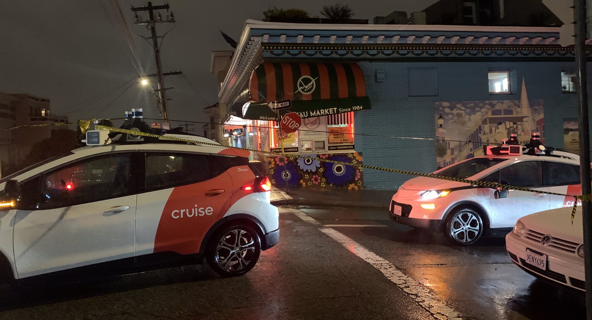 Los taxis-robot de crucero vuelven a bloquear una calle en San Francisco Los taxis-robot de crucero vuelven a bloquear una calle en San Francisco