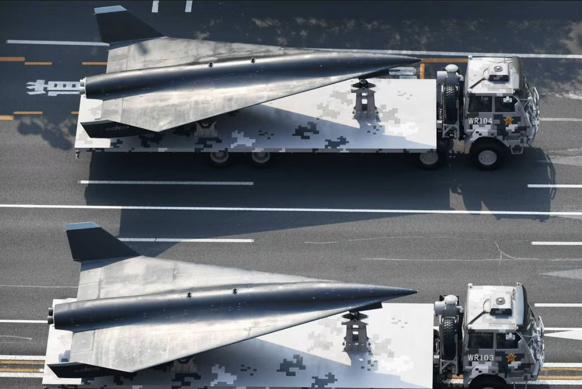 Un satélite fotografió el dron secreto chino WZ-8, que puede alcanzar velocidades superiores a los 3.700 km/h y está diseñado para destruir cazas F-35 y F-22 Un satélite fotografió el dron secreto chino WZ-8, que puede alcanzar velocidades superiores a los 3.700 km/h y está diseñado para destruir cazas F-35 y F-22
