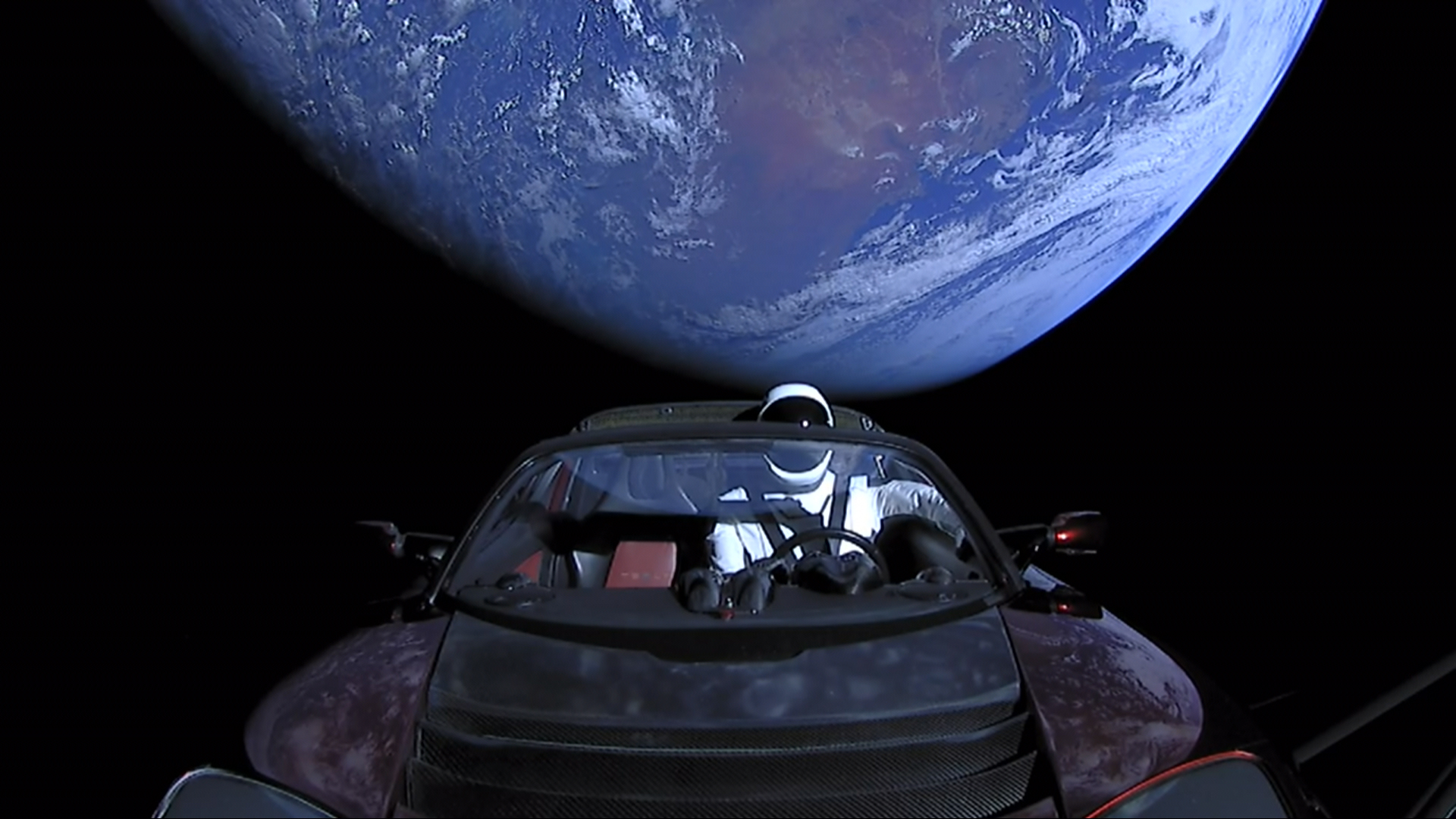 El Tesla Roadster lleva 5 años volando en el espacio: ha recorrido más de 4.000 millones de kilómetros, ha dado 3,5 vueltas al Sol y ahora está en órbita alrededor de Marte. El Tesla Roadster lleva 5 años volando en el espacio: ha recorrido más de 4.000 millones de kilómetros, ha dado 3,5 vueltas al Sol y ahora está en órbita alrededor de Marte.