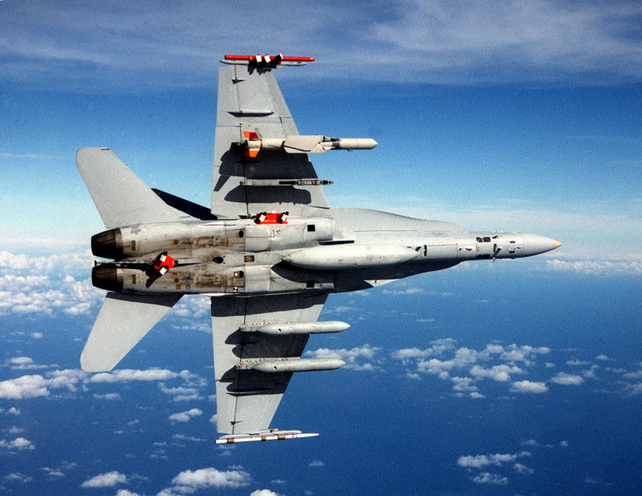 Corea del Norte lanzó un misil balístico contra Corea del Sur, que respondió con tres misiles, incluido el AGM-84H/L SLAM-ER de alta precisión con un alcance de 270 km. Corea del Norte lanzó un misil balístico contra Corea del Sur, que respondió con tres misiles, incluido el AGM-84H/L SLAM-ER de alta precisión con un alcance de 270 km.