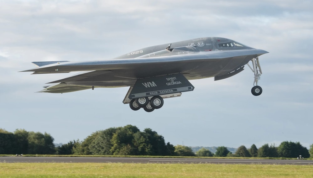 Los bombarderos nucleares furtivos B-2 Spirit aún no tienen autorización para volar, pero los especialistas de la Fuerza Aérea de EE.UU. mantienen los aviones en estado de alerta. Los bombarderos nucleares furtivos B-2 Spirit aún no tienen autorización para volar, pero los especialistas de la Fuerza Aérea de EE.UU. mantienen los aviones en estado de alerta.