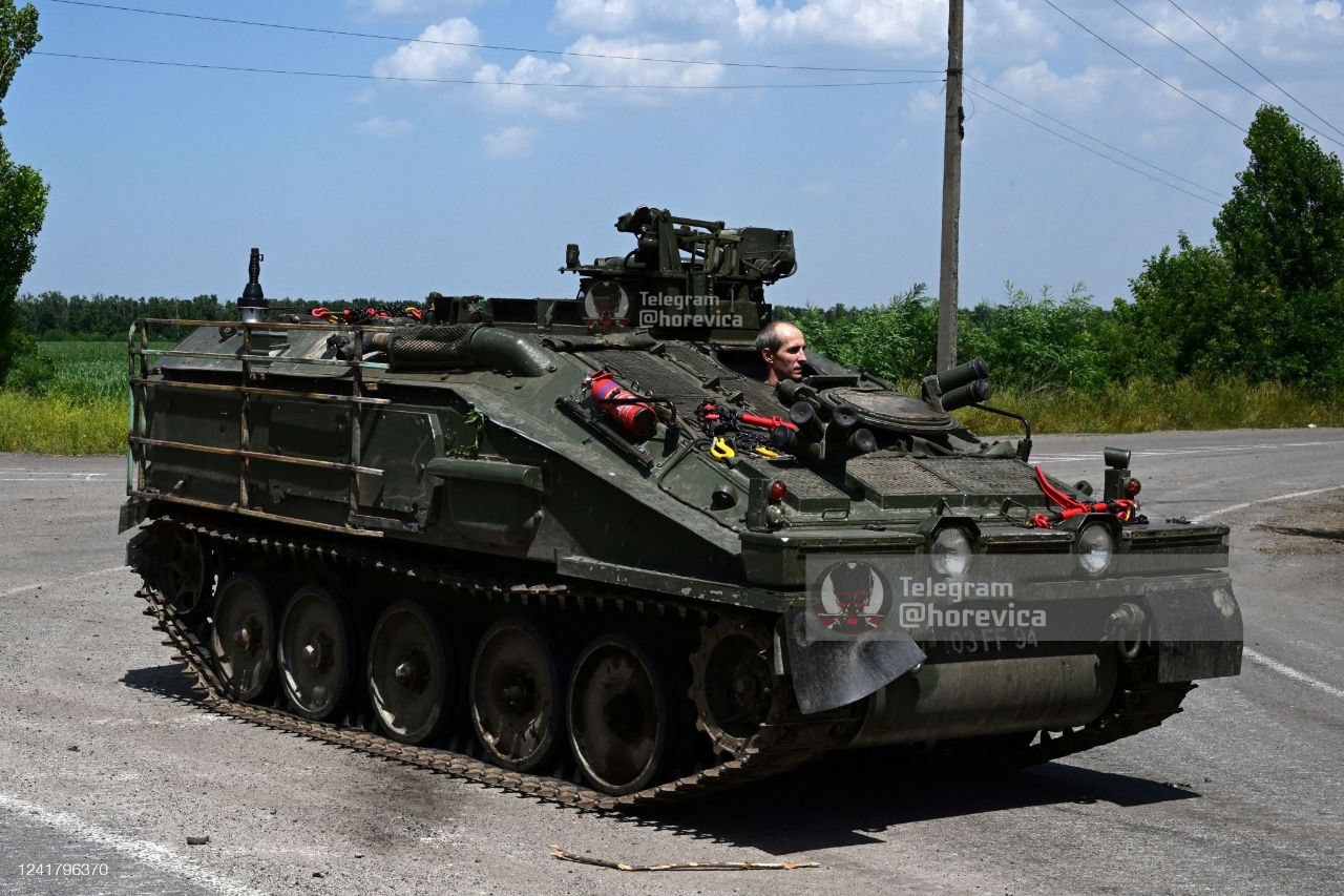 El ejército ucraniano muestra los vehículos blindados de transporte de personal FV103 Spartan británicos en el frente - Ucrania ha recibido un total de 35 de ellos El ejército ucraniano muestra los vehículos blindados de transporte de personal FV103 Spartan británicos en el frente - Ucrania ha recibido un total de 35 de ellos