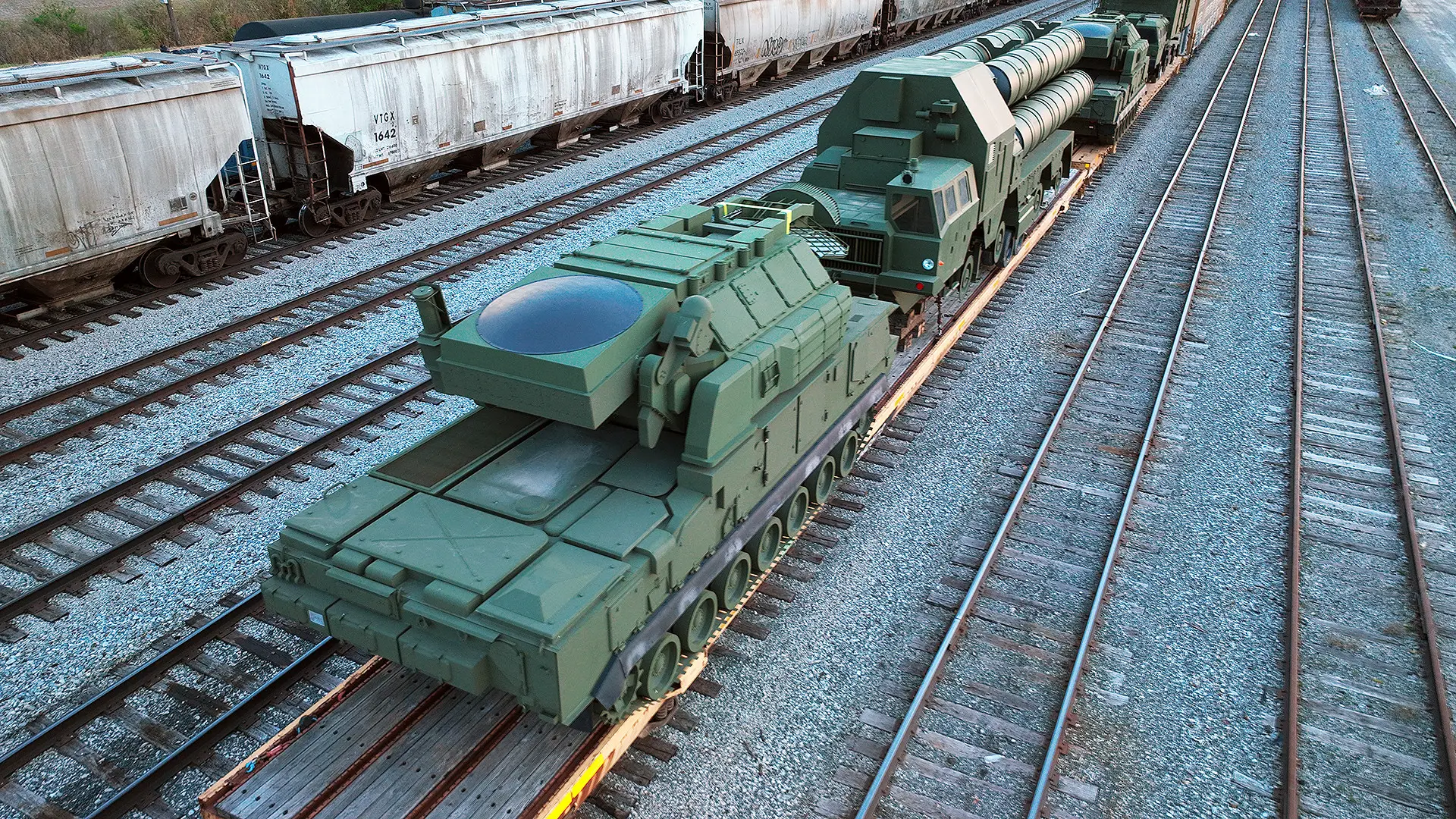 Inesperados "sistemas de misiles antiaéreos" rusos S-300 y Tor-M1 en una vía férrea de Ohio