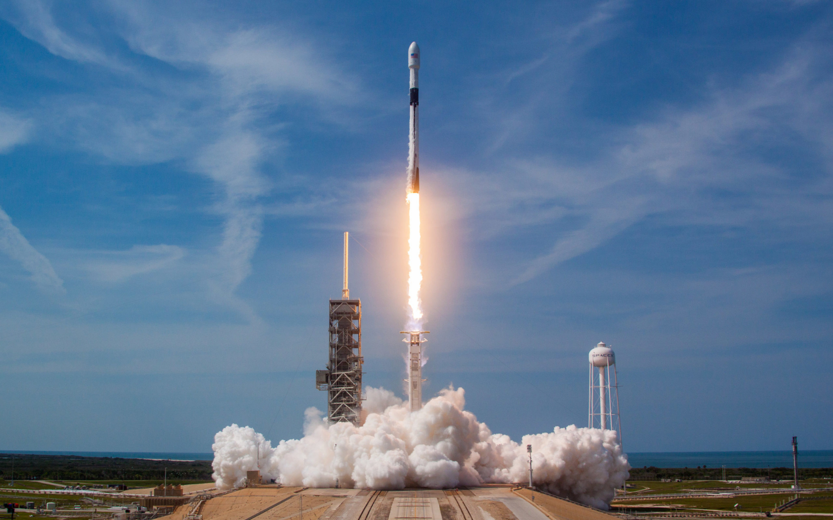 Un usuario filmó el lanzamiento de un cohete Falcon 9 desde la cabina de un avión. Un usuario filmó el lanzamiento de un cohete Falcon 9 desde la cabina de un avión.