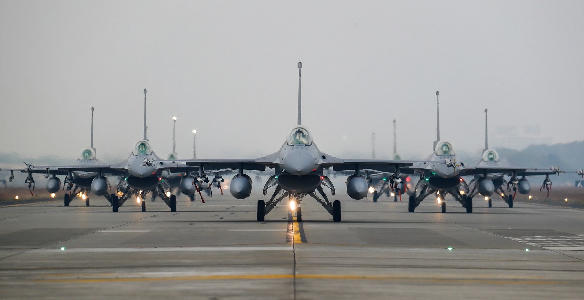 Taiwán arma cazas F-16V Fighting Falcon con misiles AIM-9X Sidewinder y AIM-120 AMRAAM ante la amenaza china Taiwán arma cazas F-16V Fighting Falcon con misiles AIM-9X Sidewinder y AIM-120 AMRAAM ante la amenaza china