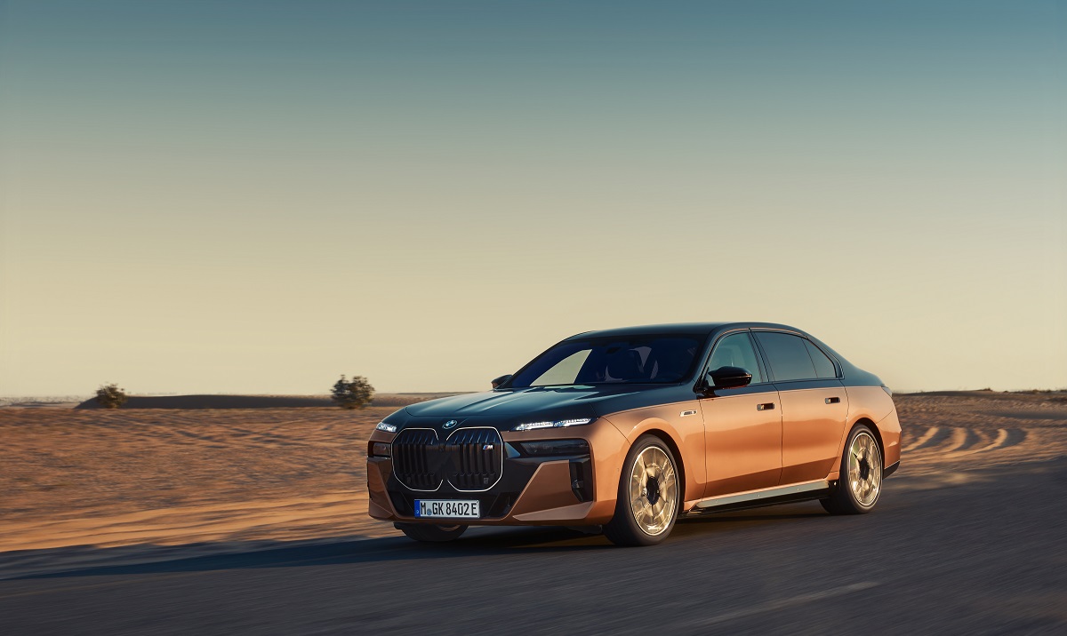 i7 M70 xDrive: el coche eléctrico más potente de BMW, con una velocidad máxima de 250 km/h y una autonomía de hasta 560 km. i7 M70 xDrive: el coche eléctrico más potente de BMW, con una velocidad máxima de 250 km/h y una autonomía de hasta 560 km.