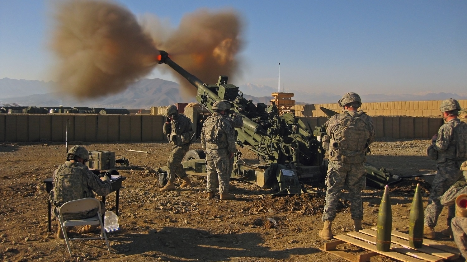 un obús M777 de 155 mm destruye un tanque del ejército ruso, un BMP y un vehículo blindado Tiger (vídeo) un obús M777 de 155 mm destruye un tanque del ejército ruso, un BMP y un vehículo blindado Tiger (vídeo)