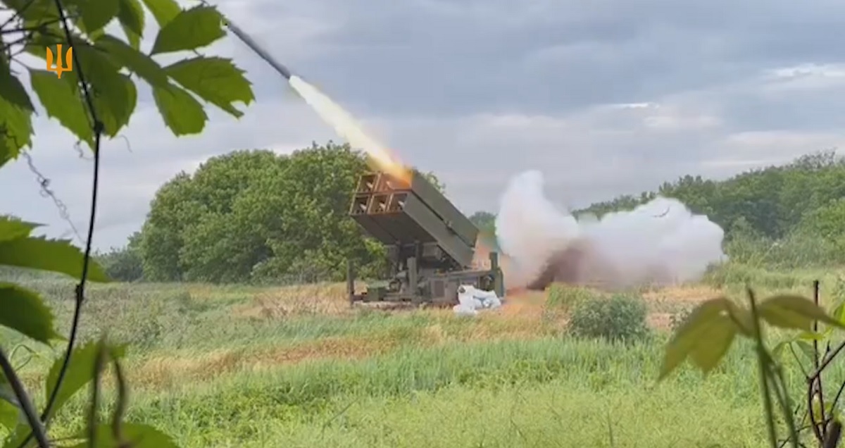 Ucrania podría recibir misiles estadounidenses de largo alcance AIM-120 AMRAAM-ER basados en el RIM-162 ESSM para el sistema de misiles tierra-aire NASAMS. Ucrania podría recibir misiles estadounidenses de largo alcance AIM-120 AMRAAM-ER basados en el RIM-162 ESSM para el sistema de misiles tierra-aire NASAMS.