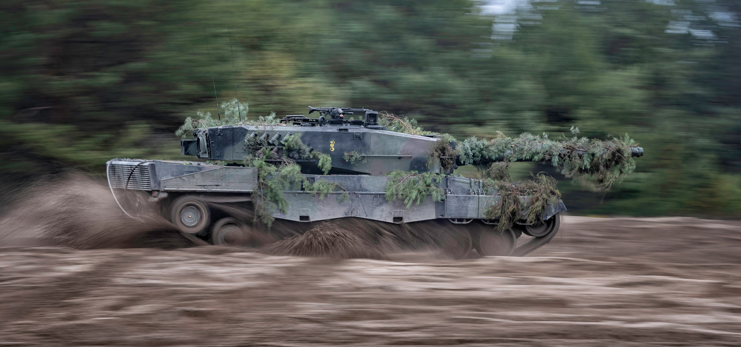 Eslovaquia recibe el primer carro de combate alemán Leopard 2A4 en sustitución de los BMP-1 transferidos a Ucrania. Eslovaquia recibe el primer carro de combate alemán Leopard 2A4 en sustitución de los BMP-1 transferidos a Ucrania.