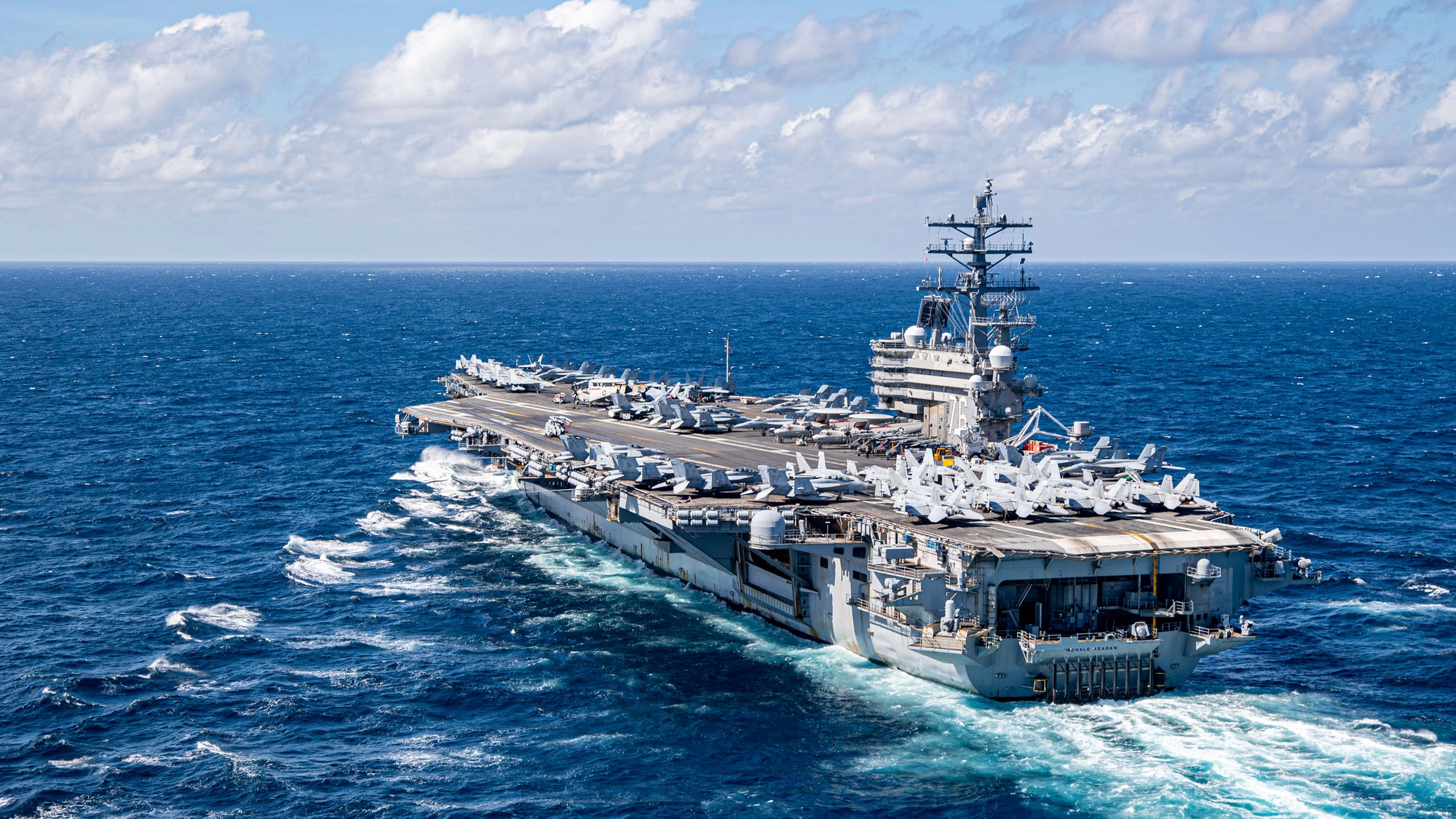 EE.UU. envió a la República de Corea el portaaviones USS Ronald Raegan con el destructor USS Shoup y los cruceros de misiles USS Robert Smalls y USS Antietam. EE.UU. envió a la República de Corea el portaaviones USS Ronald Raegan con el destructor USS Shoup y los cruceros de misiles USS Robert Smalls y USS Antietam.