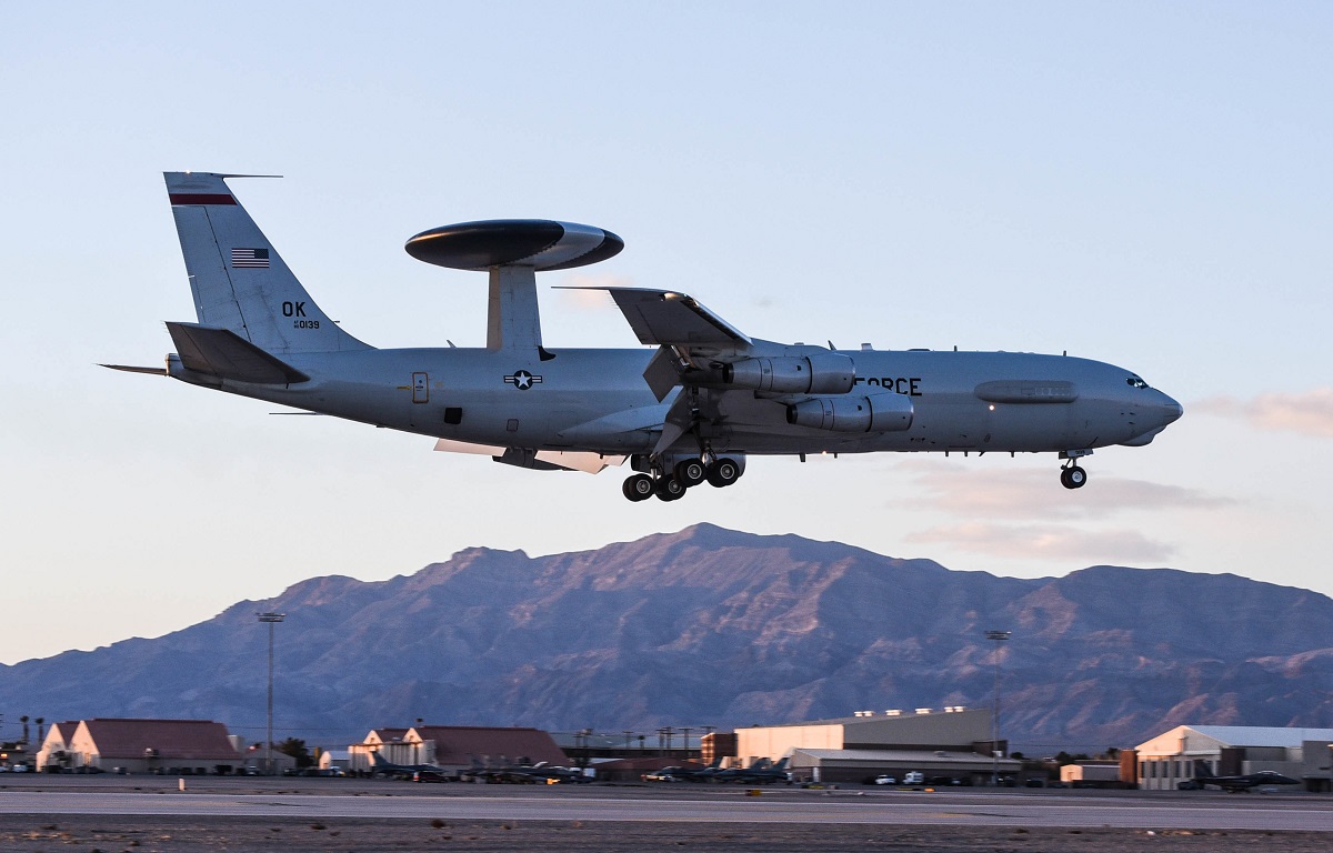 La Fuerza Aérea de EE.UU. interrumpe los vuelos de los legendarios aviones E-3 Sentry: la cola podría desprenderse La Fuerza Aérea de EE.UU. interrumpe los vuelos de los legendarios aviones E-3 Sentry: la cola podría desprenderse