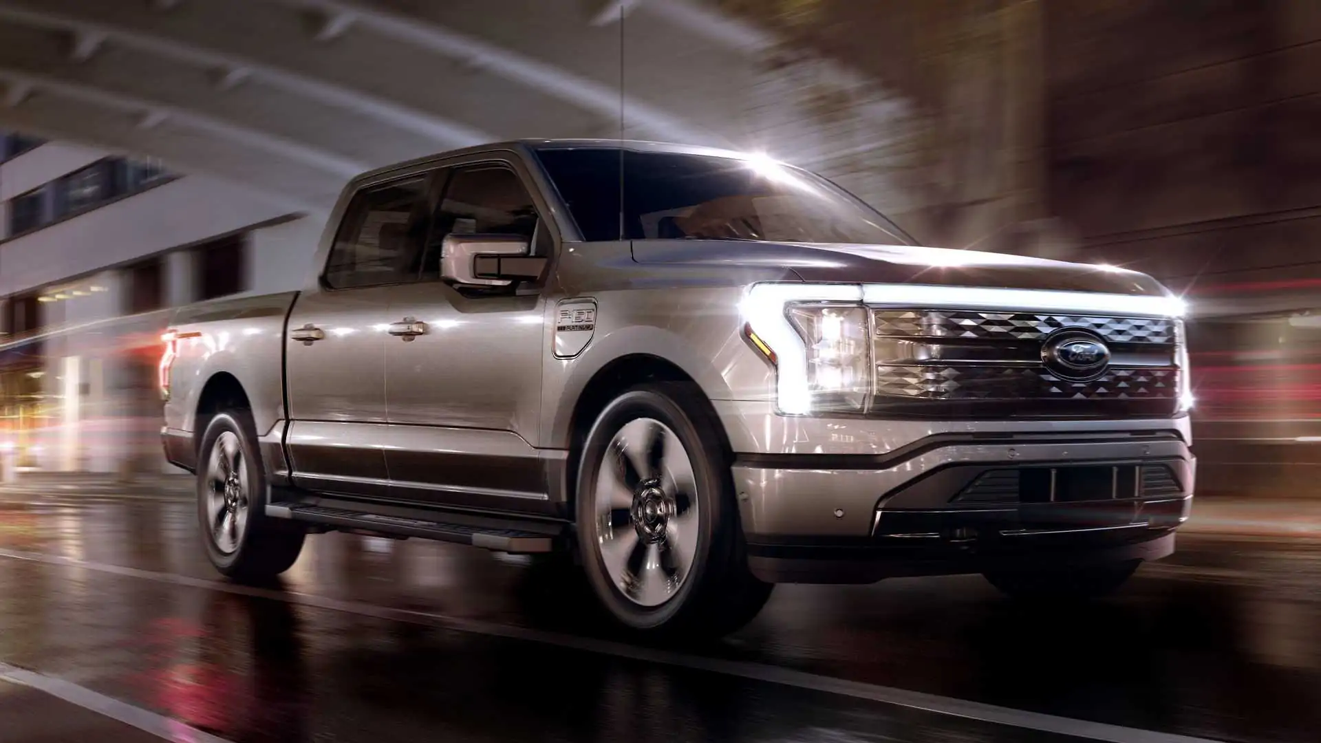 Ford retirará 18 F-150 Lightning de 2023 por riesgo de incendio Ford retirará 18 F-150 Lightning de 2023 por riesgo de incendio