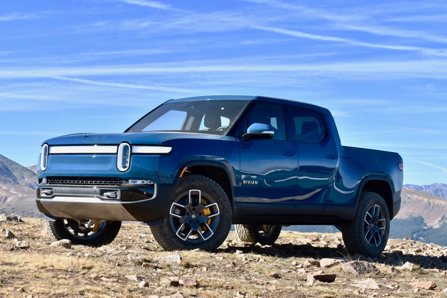 Rivian retira casi 13.000 coches eléctricos por problemas con el airbag