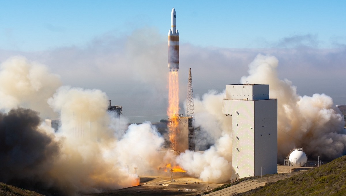 Un cohete ULA Delta IV Heavy ha completado la penúltima misión de su historia, poniendo en órbita un satélite espía secreto de EE.UU. Un cohete ULA Delta IV Heavy ha completado la penúltima misión de su historia, poniendo en órbita un satélite espía secreto de EE.UU.