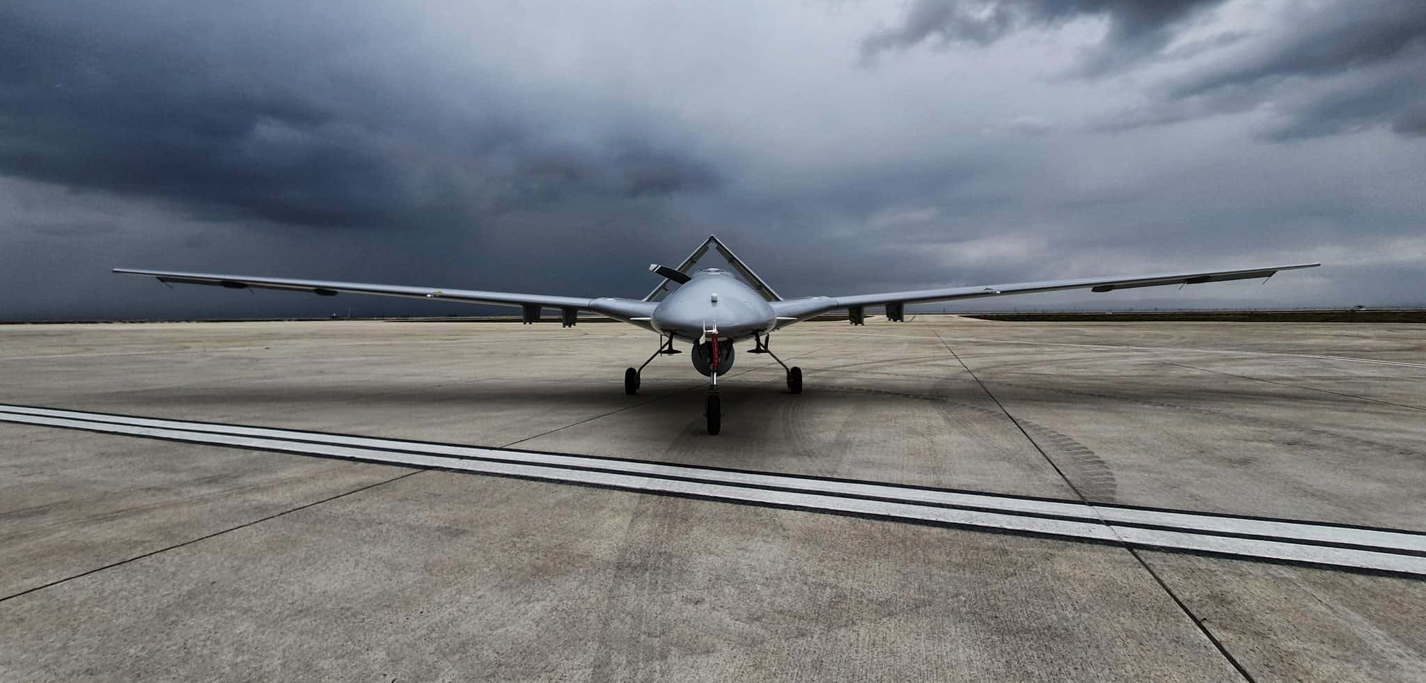 Azerbaiyán utiliza el dron de combate Bayraktar TB2 para atacar al ejército armenio en Nagorno-Karabaj Azerbaiyán utiliza el dron de combate Bayraktar TB2 para atacar al ejército armenio en Nagorno-Karabaj