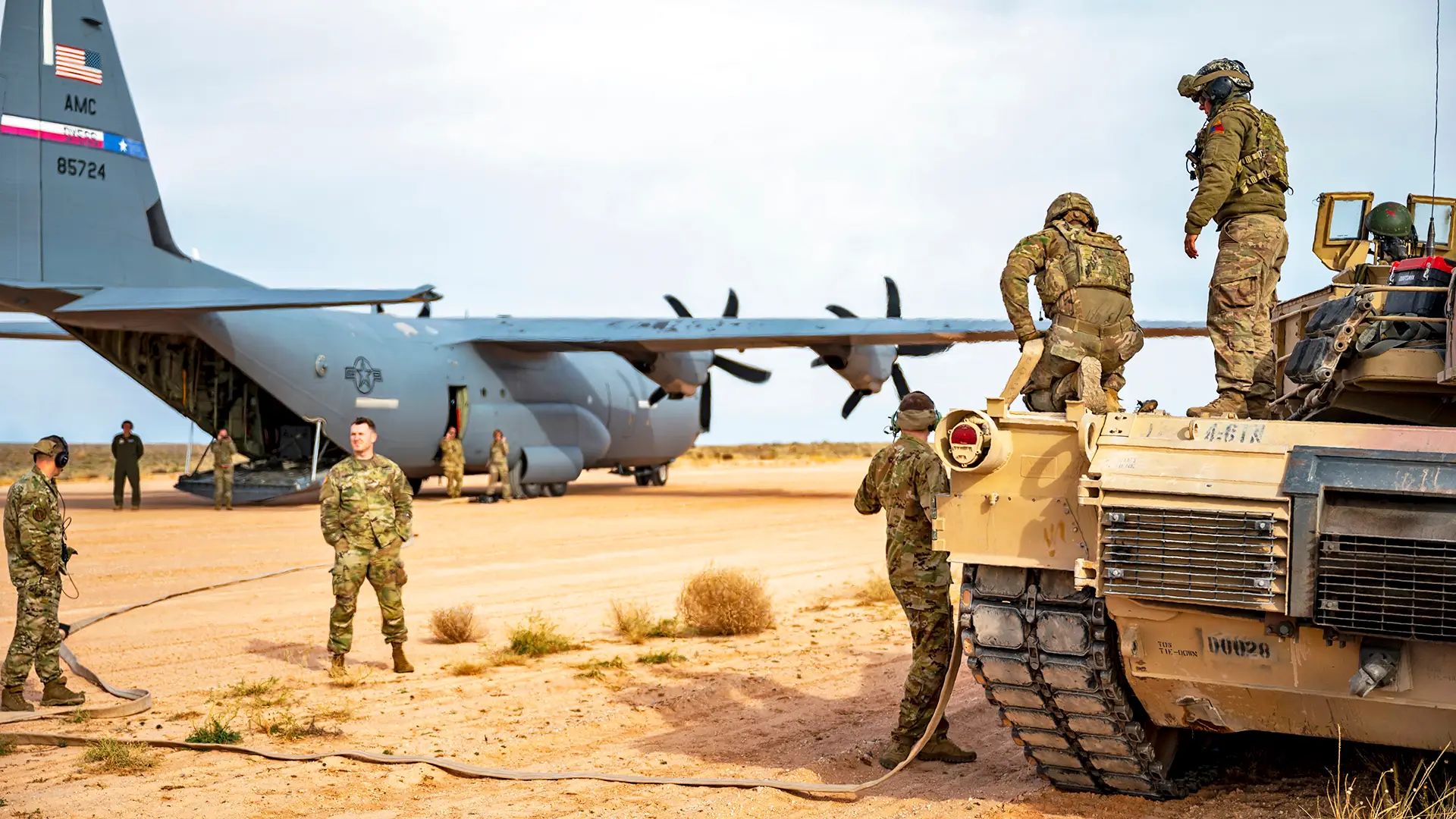 El C-130J Super Hercules reabasteció con éxito un tanque M1 Abrams El C-130J Super Hercules reabasteció con éxito un tanque M1 Abrams