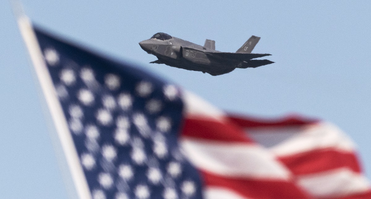 Lockheed Martin ha recibido 80 millones de dólares para apoyar las entregas de aviones de combate de quinta generación F-35 Lightning II a la Fuerza Aérea de EE.UU., la Armada, el Cuerpo de Marines y clientes extranjeros. Lockheed Martin ha recibido 80 millones de dólares para apoyar las entregas de aviones de combate de quinta generación F-35 Lightning II a la Fuerza Aérea de EE.UU., la Armada, el Cuerpo de Marines y clientes extranjeros.