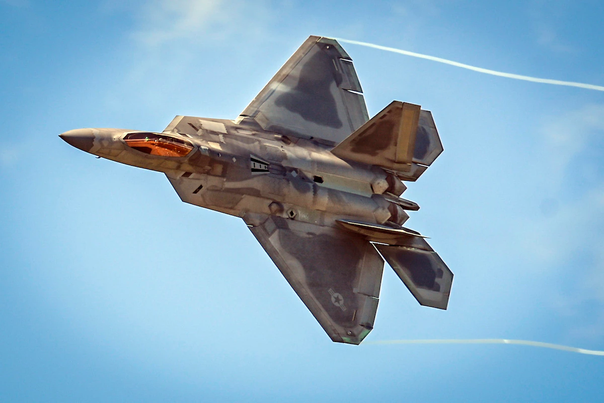 La Fuerza Aérea de EE.UU. quiere desguazar de una vez 32 cazas F-22 Raptor Block 20 de quinta generación La Fuerza Aérea de EE.UU. quiere desguazar de una vez 32 cazas F-22 Raptor Block 20 de quinta generación