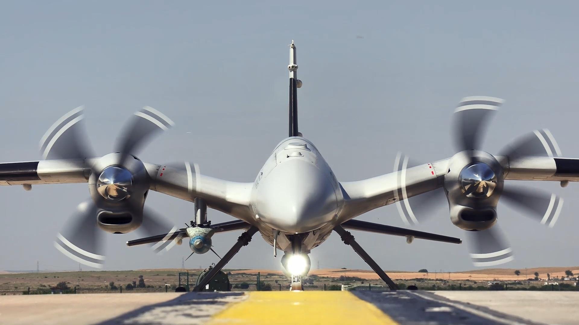 El dron de ataque Bayraktar Akinci realiza un vuelo de prueba con toda su munición El dron de ataque Bayraktar Akinci realiza un vuelo de prueba con toda su munición