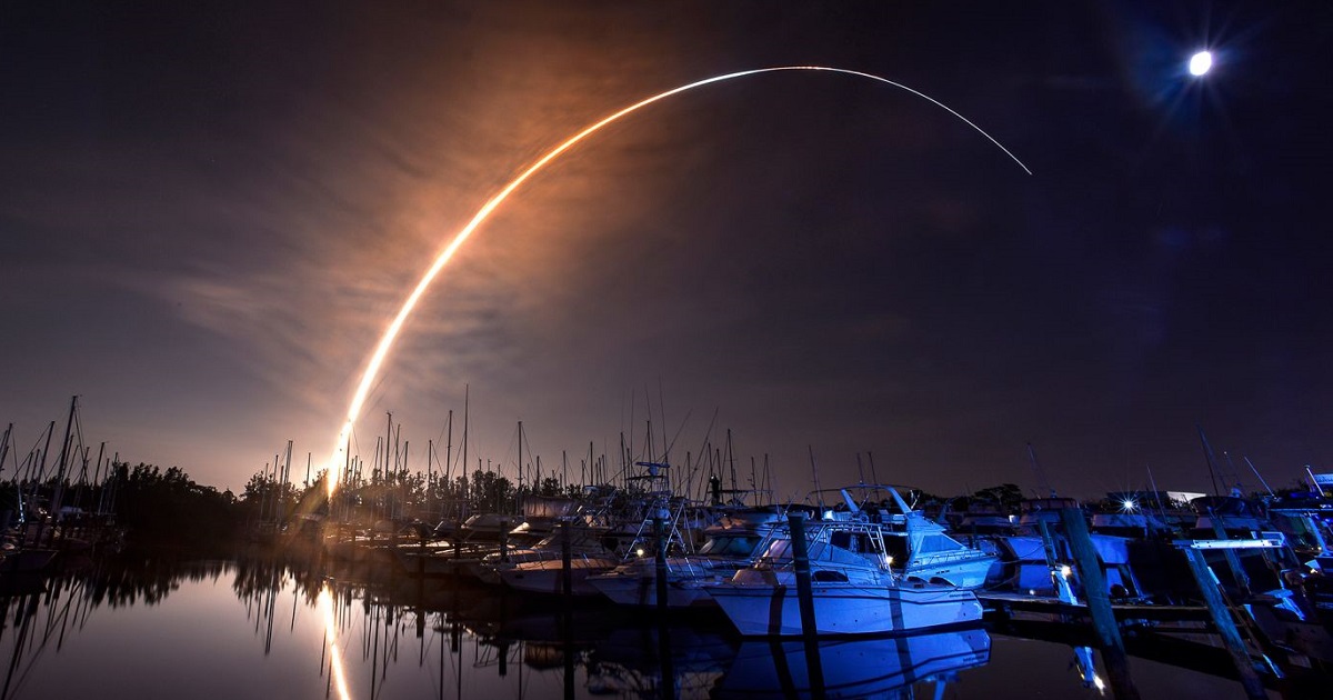 Por primera vez desde el programa Apolo, la nave espacial Orión, que vuela hacia la Luna, tomó una foto de la Tierra desde una distancia de más de 90.000 km. Por primera vez desde el programa Apolo, la nave espacial Orión, que vuela hacia la Luna, tomó una foto de la Tierra desde una distancia de más de 90.000 km.
