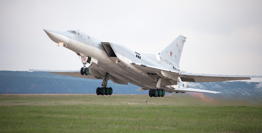 Un avión no tripulado atacó una base aérea rusa situada a 215 kilómetros de Ucrania. El aeródromo alberga bombarderos supersónicos Tu-22M3 con capacidad nuclear. Un avión no tripulado atacó una base aérea rusa situada a 215 kilómetros de Ucrania. El aeródromo alberga bombarderos supersónicos Tu-22M3 con capacidad nuclear.