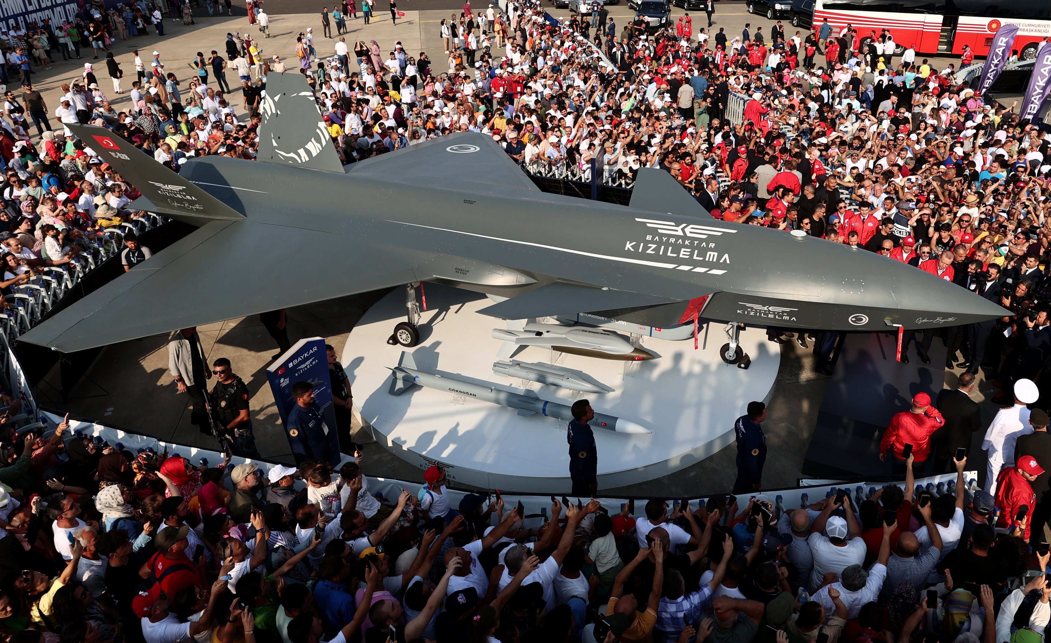 El jefe de Baykar insinuó que la empresa podría crear un análogo turco del avión de combate F-16 Fighting Falcon El jefe de Baykar insinuó que la empresa podría crear un análogo turco del avión de combate F-16 Fighting Falcon