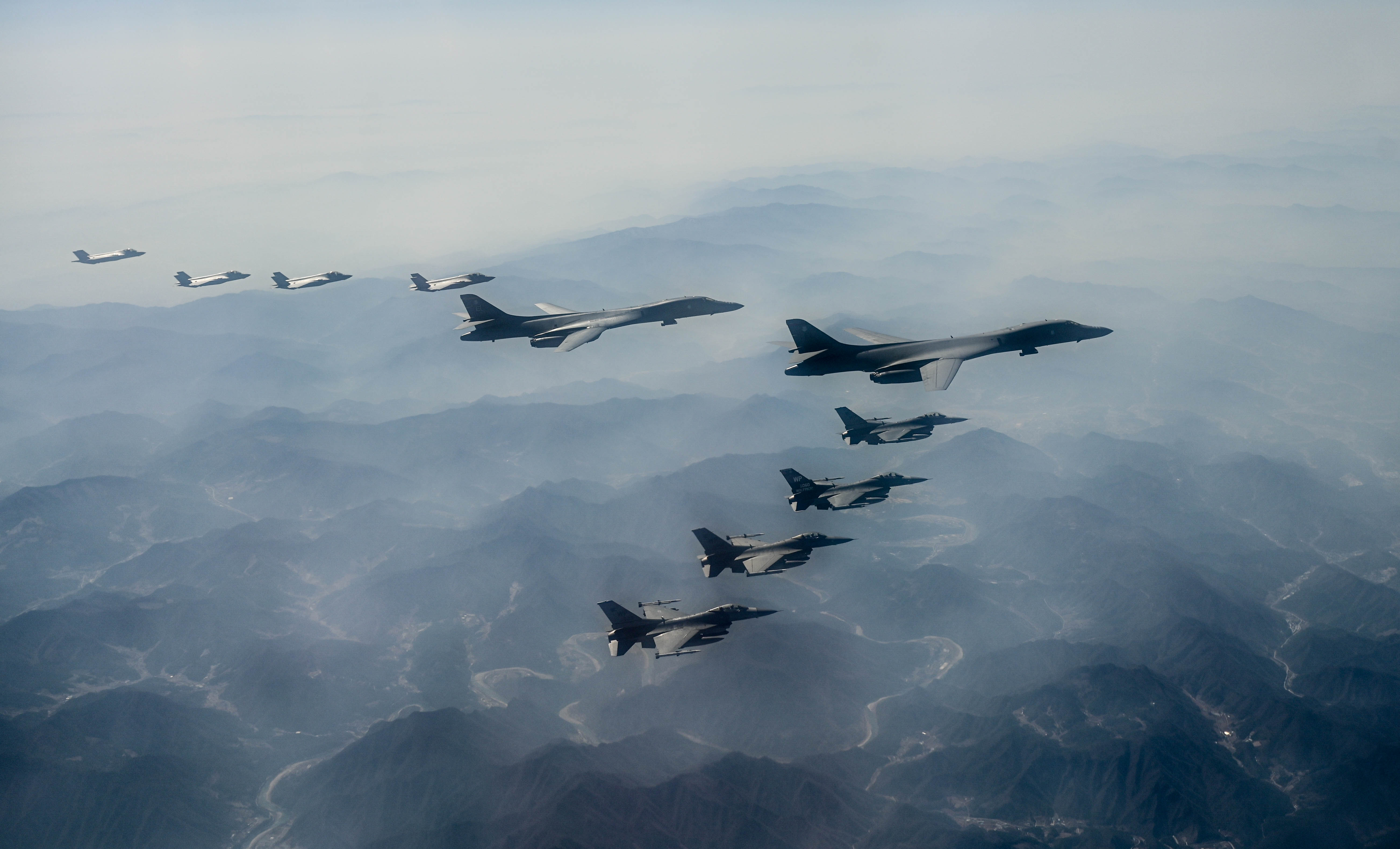 Los bombarderos estratégicos supersónicos B-1B Lancer participan en un ejercicio en Corea del Sur por cuarta vez desde principios de 2023 Los bombarderos estratégicos supersónicos B-1B Lancer participan en un ejercicio en Corea del Sur por cuarta vez desde principios de 2023