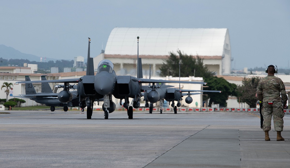 EE.UU. envía cazas F-15E Strike Eagle a Japón para sustituir a los F-22 Raptor y F-16CM Fighting Falcon EE.UU. envía cazas F-15E Strike Eagle a Japón para sustituir a los F-22 Raptor y F-16CM Fighting Falcon