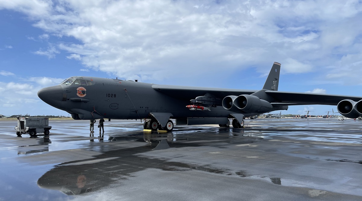 El bombardero nuclear aprende a lanzar bombas JDAM QS-ER de 900 kg con un alcance de hasta 76 km. El bombardero nuclear aprende a lanzar bombas JDAM QS-ER de 900 kg con un alcance de hasta 76 km.