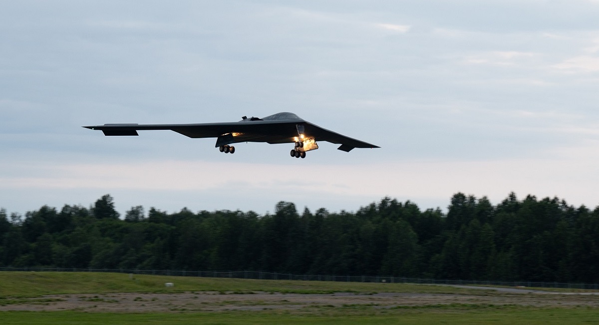 Un bombardero nuclear B-2 Spirit ha llegado a la Base Conjunta Elmendorf-Richardson, en Alaska. Un bombardero nuclear B-2 Spirit ha llegado a la Base Conjunta Elmendorf-Richardson, en Alaska.
