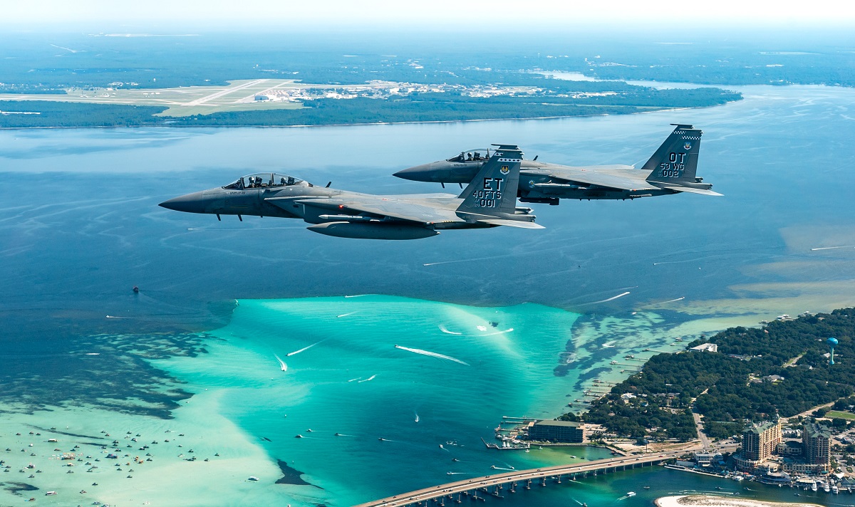 El caza mejorado F-15EX Eagle II fue capaz de lanzar tres misiles AGM-158 JASSM con un alcance de 370 kilómetros en una sola salida.