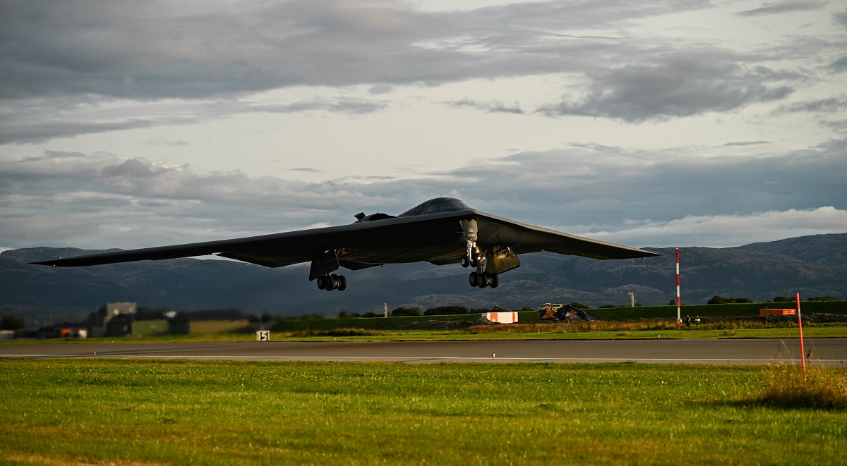 El bombardero nuclear estadounidense B-2 Spirit aterriza en Europa continental por primera vez en la historia