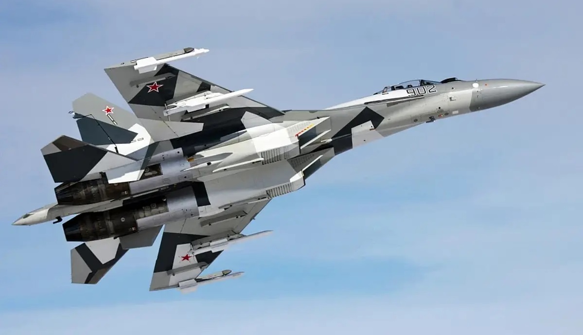 La Fuerza Aérea de Ucrania derriba un caza ruso Su-35 valorado en 100 millones de dólares sobre el Mar Negro La Fuerza Aérea de Ucrania derriba un caza ruso Su-35 valorado en 100 millones de dólares sobre el Mar Negro