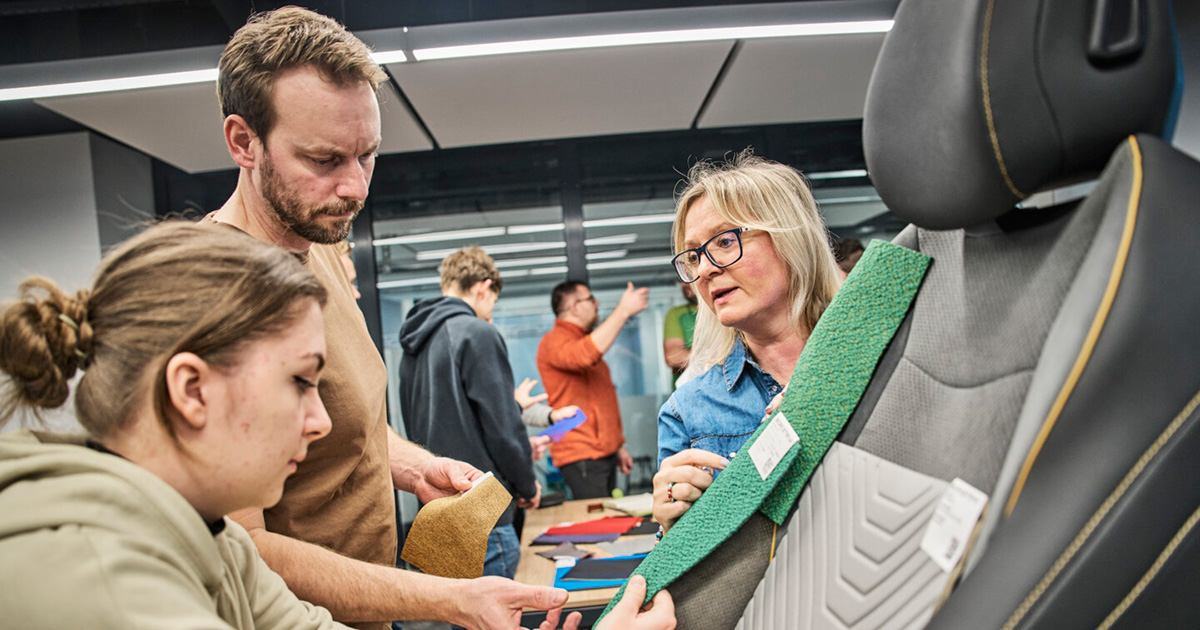 Gran avance innovador de los estudiantes de Škoda: creación del décimo coche único Décimo coche para estudiantes de Škoda: jóvenes ingenieros crean el futuro