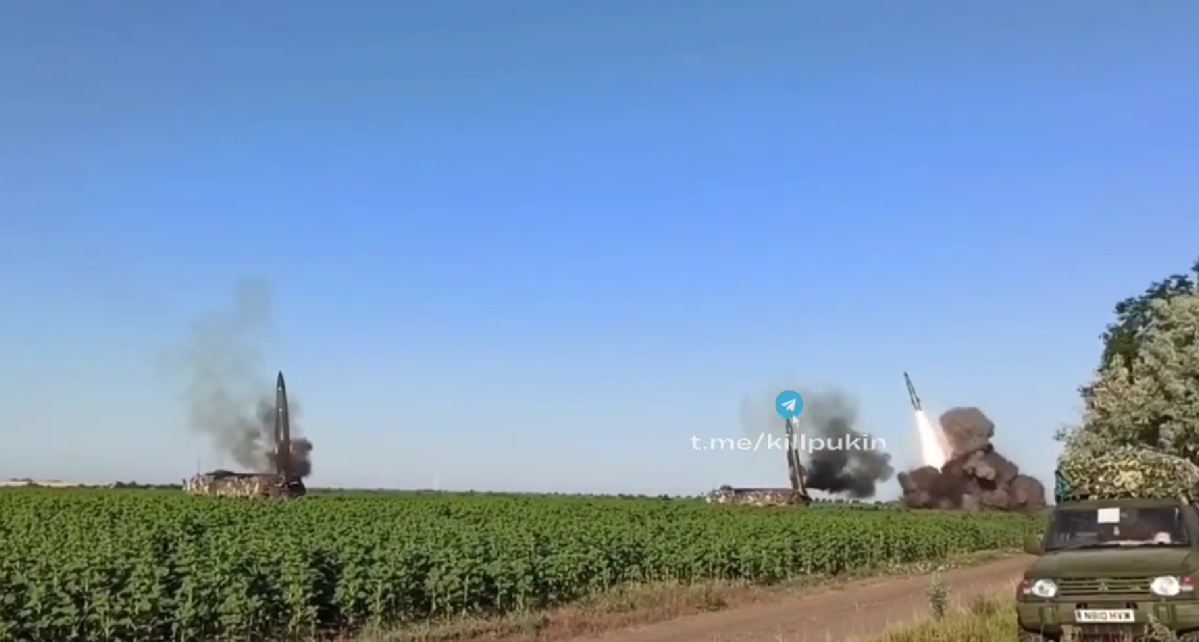 Hubo un video del lanzamiento de tres misiles Tochka-U en los depósitos de municiones rusos. Hubo un video del lanzamiento de tres misiles Tochka-U en los depósitos de municiones rusos.