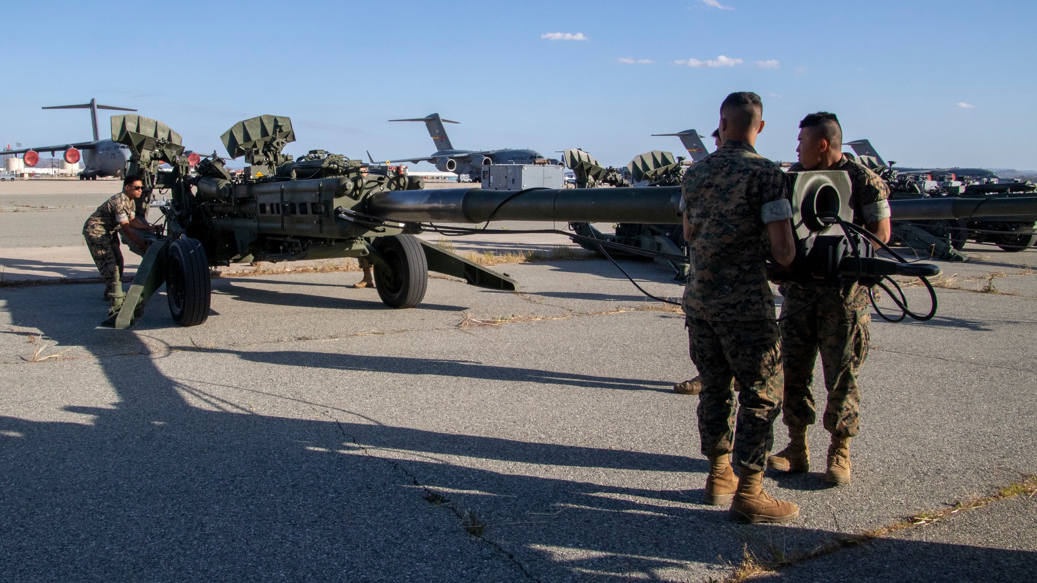 Los marines estadounidenses preparan obuses M777 de 155 mm para su envío a Ucrania Los marines estadounidenses preparan obuses M777 de 155 mm para su envío a Ucrania