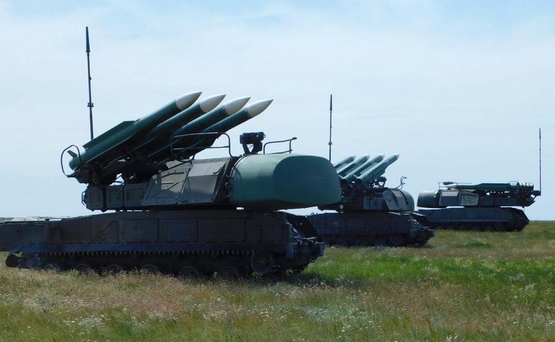 Los aviones rusos temen los sistemas de defensa antimisiles Buk ucranianos, por lo que no sobrevuelan el territorio controlado por las fuerzas armadas ucranianas desde hace casi tres meses Los aviones rusos temen los sistemas de defensa antimisiles Buk ucranianos, por lo que no sobrevuelan el territorio controlado por las fuerzas armadas ucranianas desde hace casi tres meses
