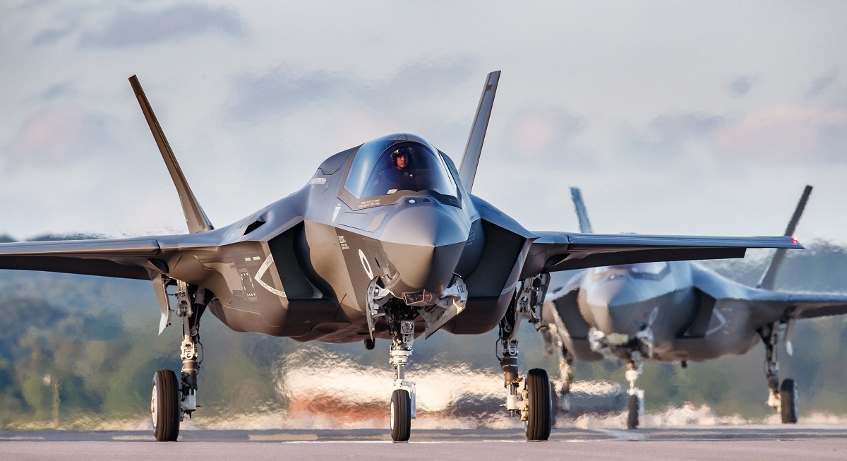 El F-35 Lightning II lanza misiles AIM-120 AMRAAM por primera vez durante su participación en el Arctic Challenge 2023 El F-35 Lightning II lanza misiles AIM-120 AMRAAM por primera vez durante su participación en el Arctic Challenge 2023