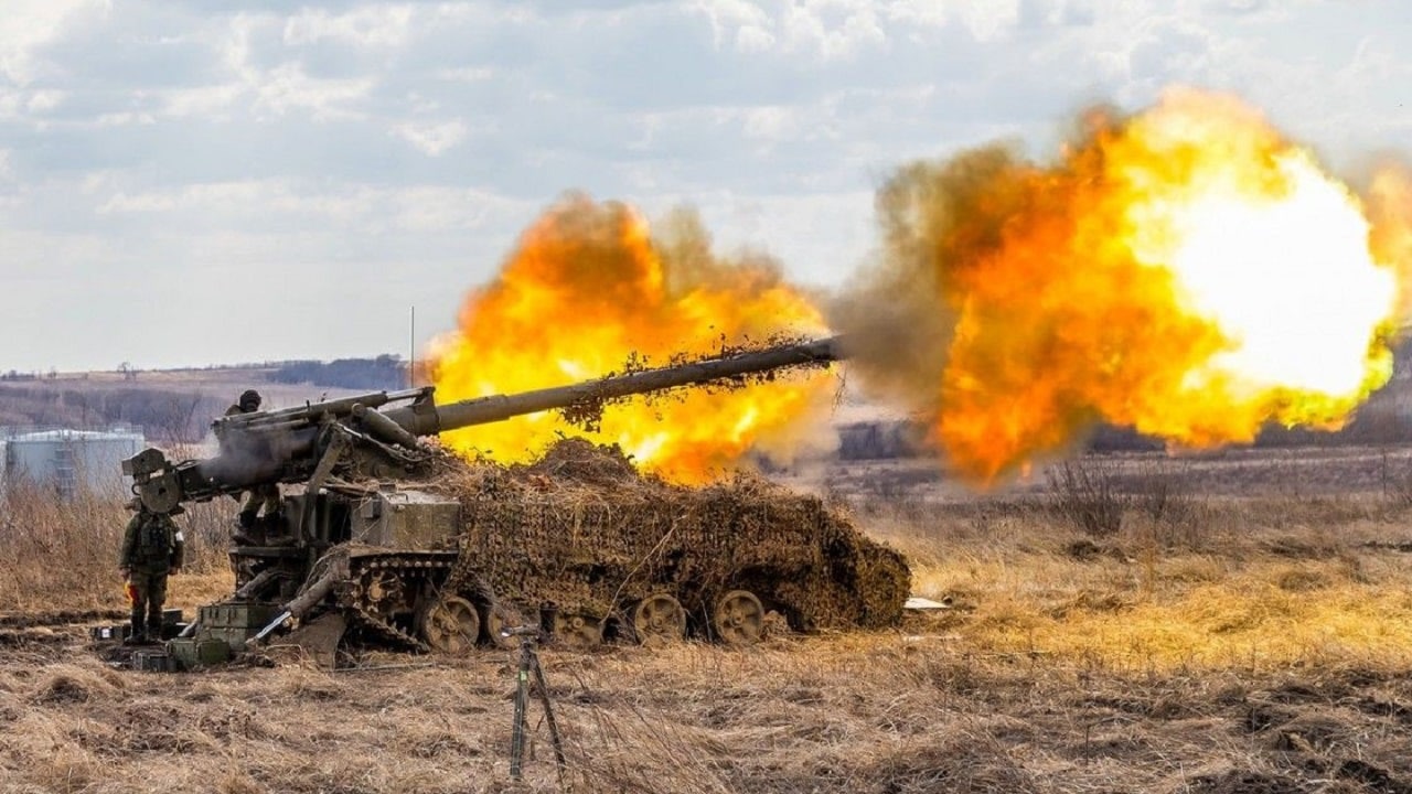 La artillería ucraniana destruye un mortero autopropulsado ruso Tyulpan 2S4 de 240 mm La artillería ucraniana destruye un mortero autopropulsado ruso Tyulpan 2S4 de 240 mm