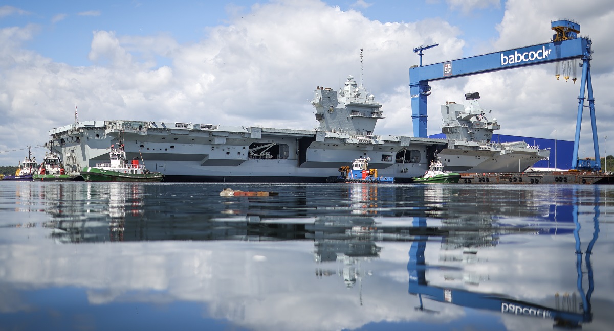 El HMS Prince of Wales, portador de cazas F-35B Lightning II y valorado en 3.850 millones de dólares, ha regresado a la Marina Real británica tras someterse a reparaciones de ingeniería.