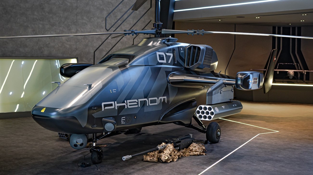 Presentado el helicóptero no tripulado Phenom con ametralladora de 12,7 mm y cohetes Hydra 70 Presentado el helicóptero no tripulado Phenom con ametralladora de 12,7 mm y cohetes Hydra 70