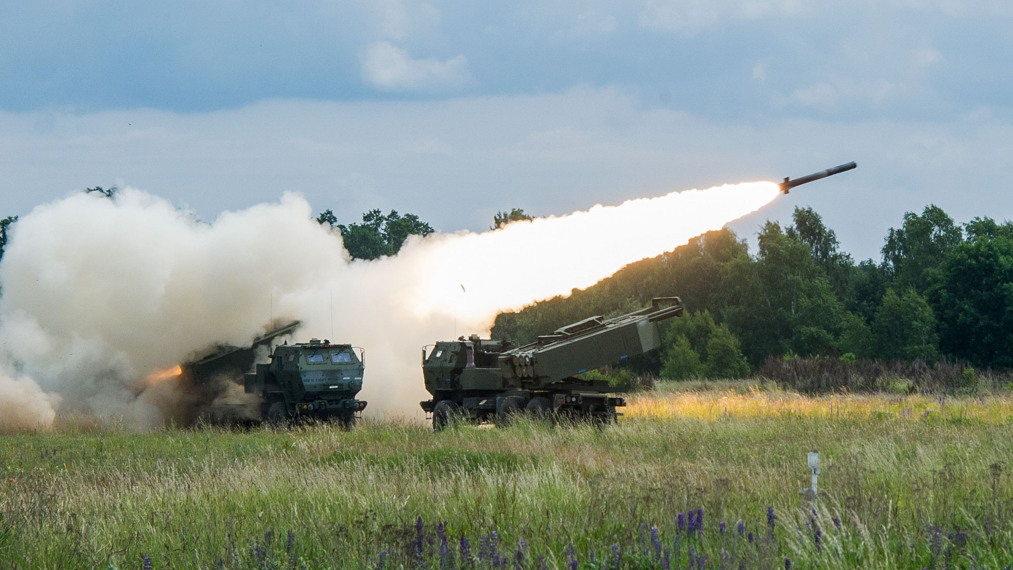 Las Fuerzas Armadas de Ucrania destruyeron la base militar de los rusos en el territorio de Ucrania con la ayuda de M142 HIMARS Las Fuerzas Armadas de Ucrania destruyeron la base militar de los rusos en el territorio de Ucrania con la ayuda de M142 HIMARS