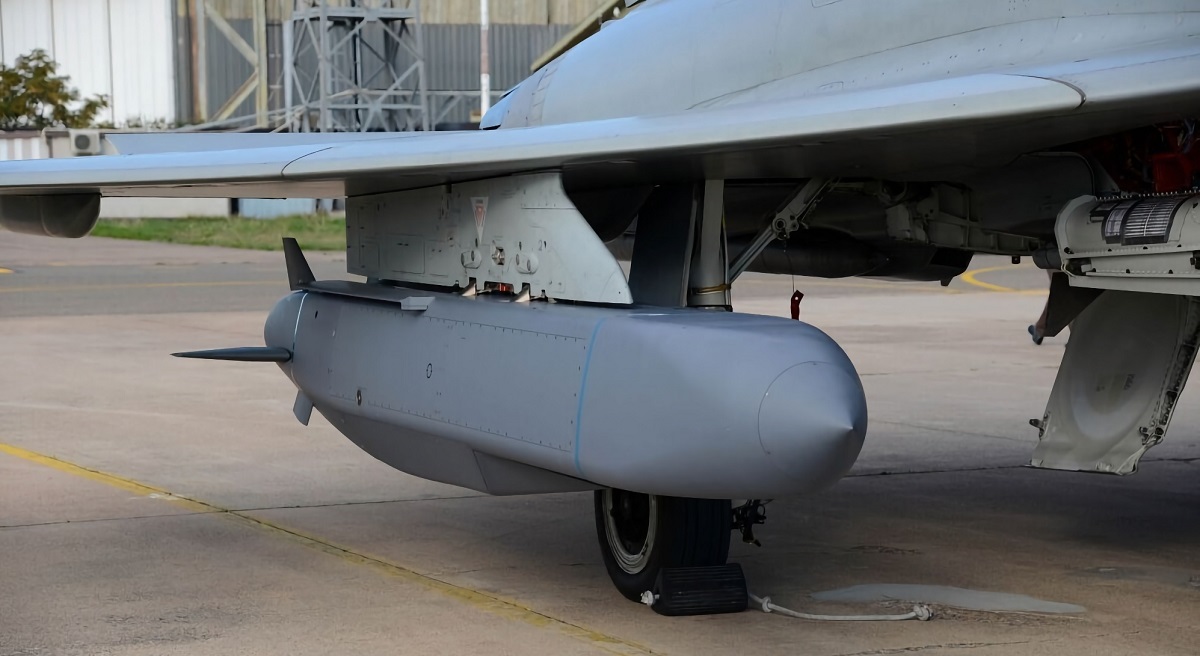 100% de precisión: los misiles Storm Shadow, con un alcance de más de 250 km, destruyen eficazmente objetivos militares rusos situados muy por detrás de las líneas del frente. 100% de precisión: los misiles Storm Shadow, con un alcance de más de 250 km, destruyen eficazmente objetivos militares rusos situados muy por detrás de las líneas del frente.