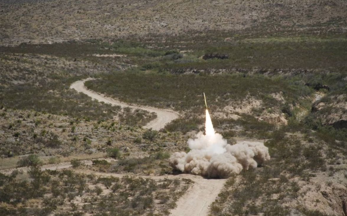 Lockheed Martin probará a finales de año el misil ER GMLRS con un alcance máximo de lanzamiento de 150 km. Lockheed Martin probará a finales de año el misil ER GMLRS con un alcance máximo de lanzamiento de 150 km.