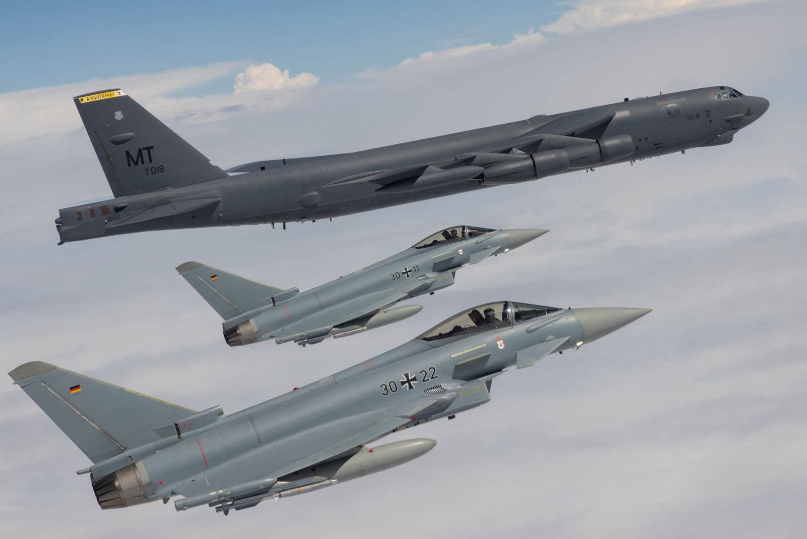 Bombarderos nucleares B-52H Stratofortress volaron cerca de la frontera rusa Bombarderos nucleares B-52H Stratofortress volaron cerca de la frontera rusa