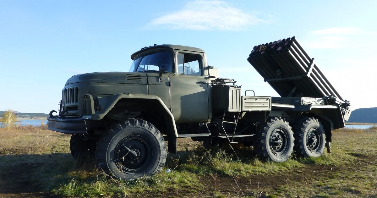 HIMARS destruyó un lanzador 9P138 del raro sistema de cohetes de lanzamiento múltiple Grad-1 con un impacto de precisión