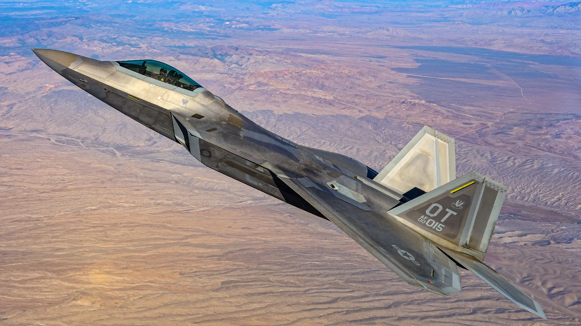 El F-22 Raptor se somete a la mayor actualización de la historia y recibe el misil secreto AIM-260 JAMT El F-22 Raptor se somete a la mayor actualización de la historia y recibe el misil secreto AIM-260 JAMT