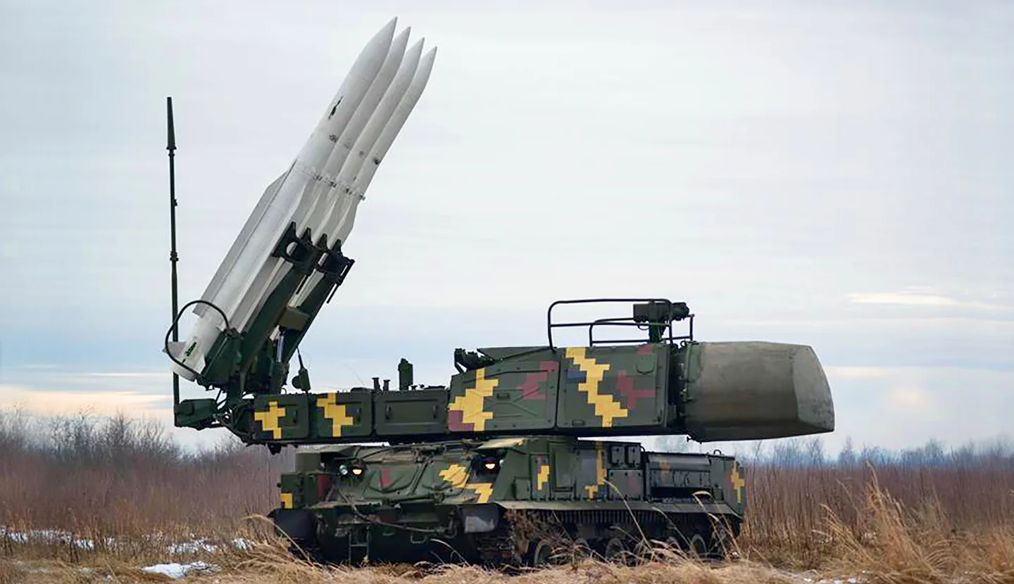 El sistema de misiles tierra-aire Buk-M1 destruye el dron ruso Orlan en 13 segundos El sistema de misiles tierra-aire Buk-M1 destruye el dron ruso Orlan en 13 segundos
